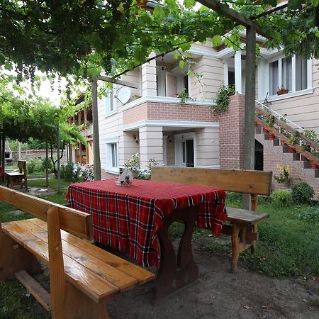 Hotel Slanchevata Kashta Krushuna Exterior foto
