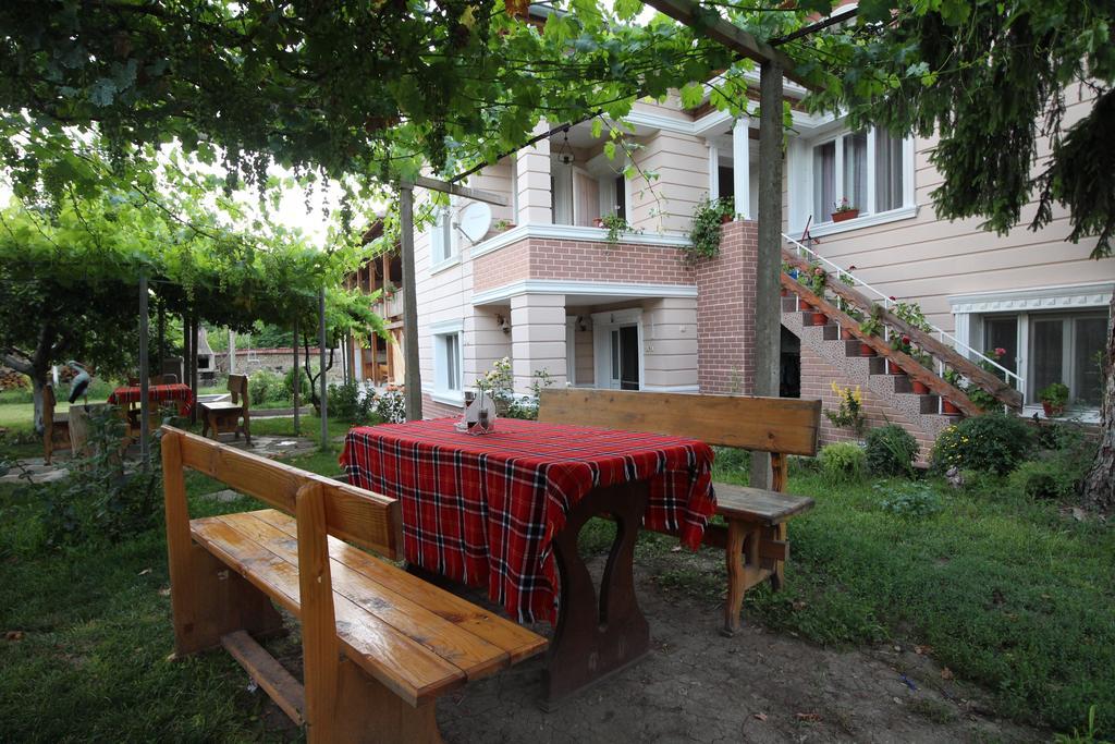 Hotel Slanchevata Kashta Krushuna Exterior foto