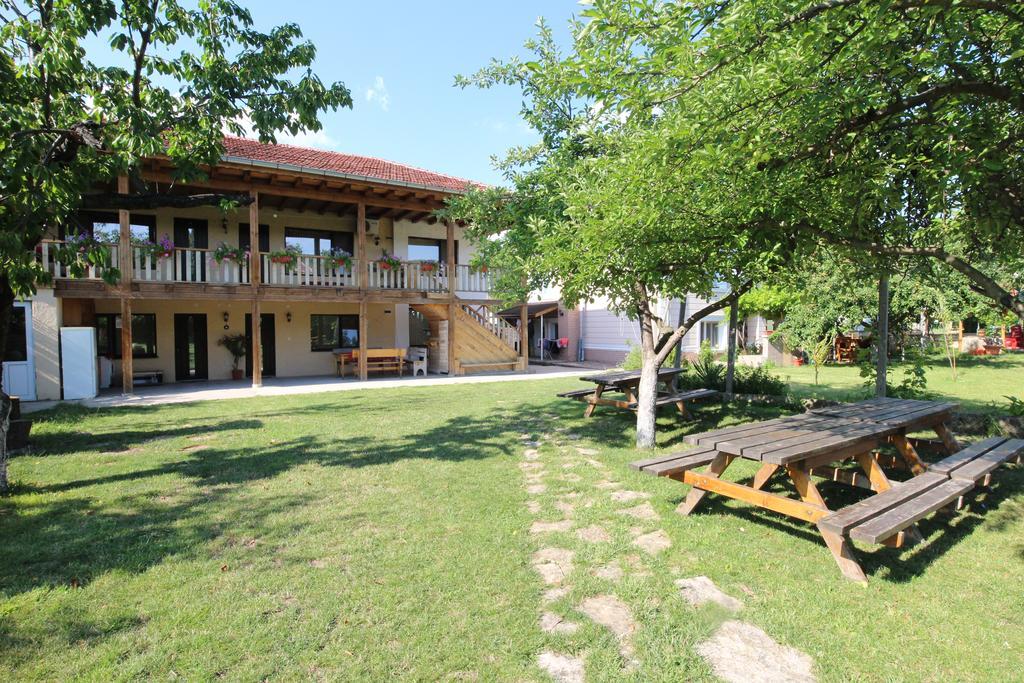Hotel Slanchevata Kashta Krushuna Exterior foto
