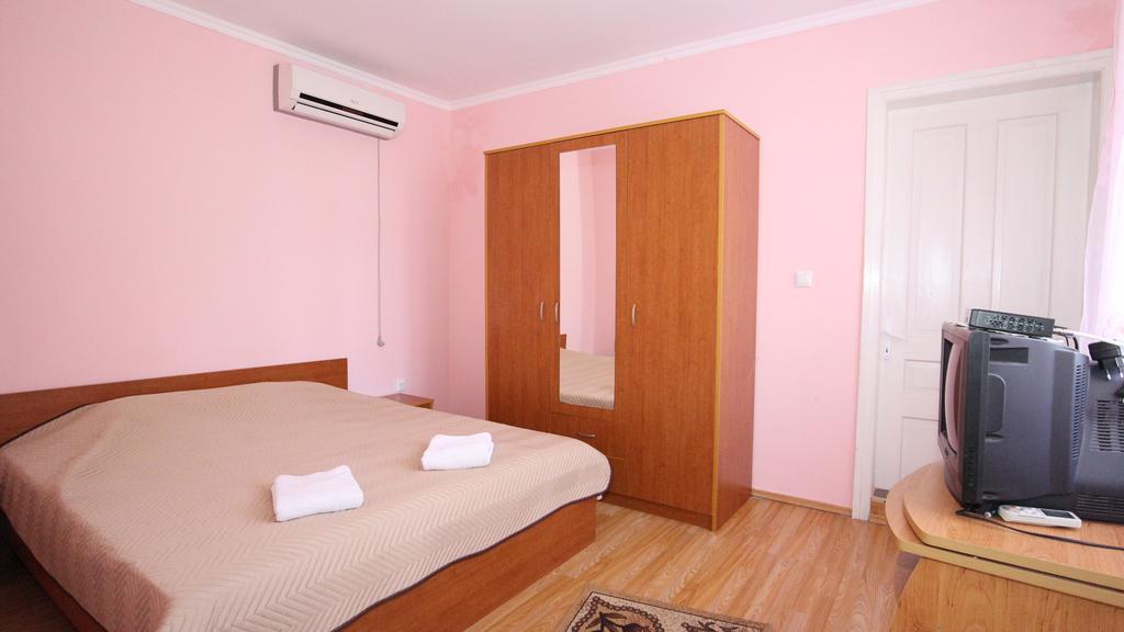 Hotel Slanchevata Kashta Krushuna Exterior foto